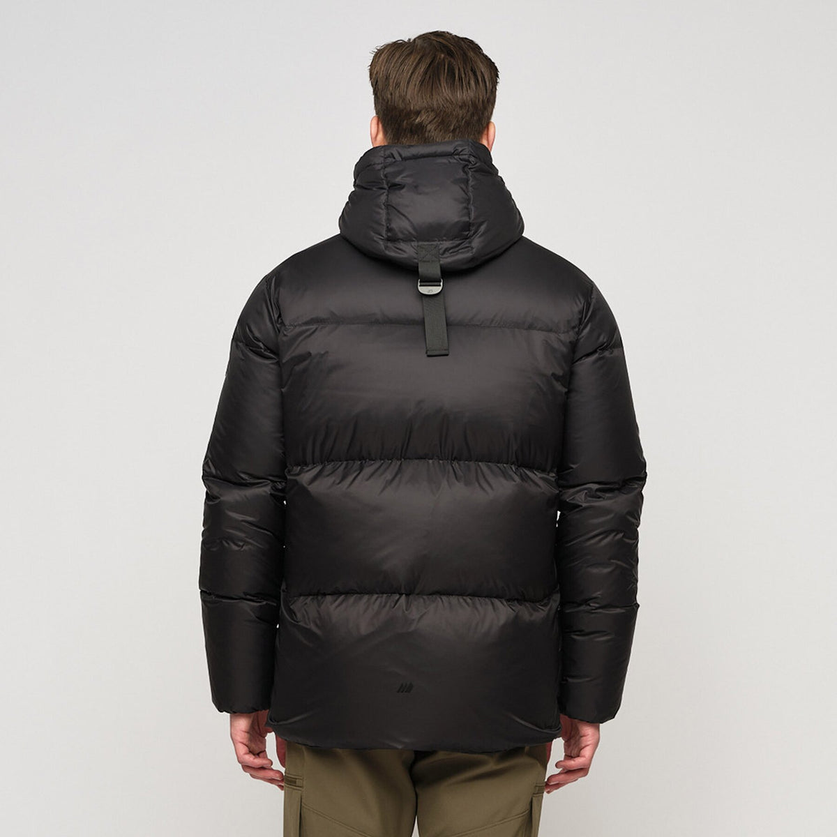 Ustetind – Black