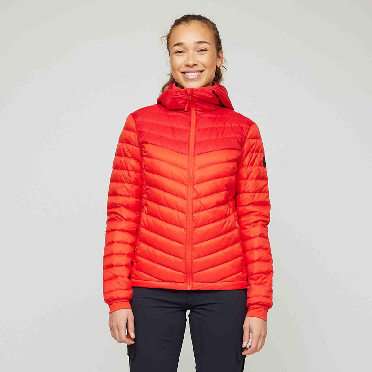 Sølvøyna – Poppy Red