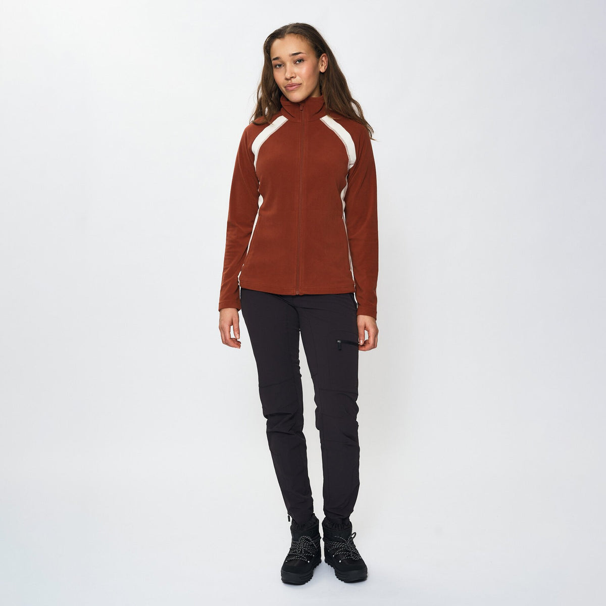 Tinnhølen – Brandy Brown