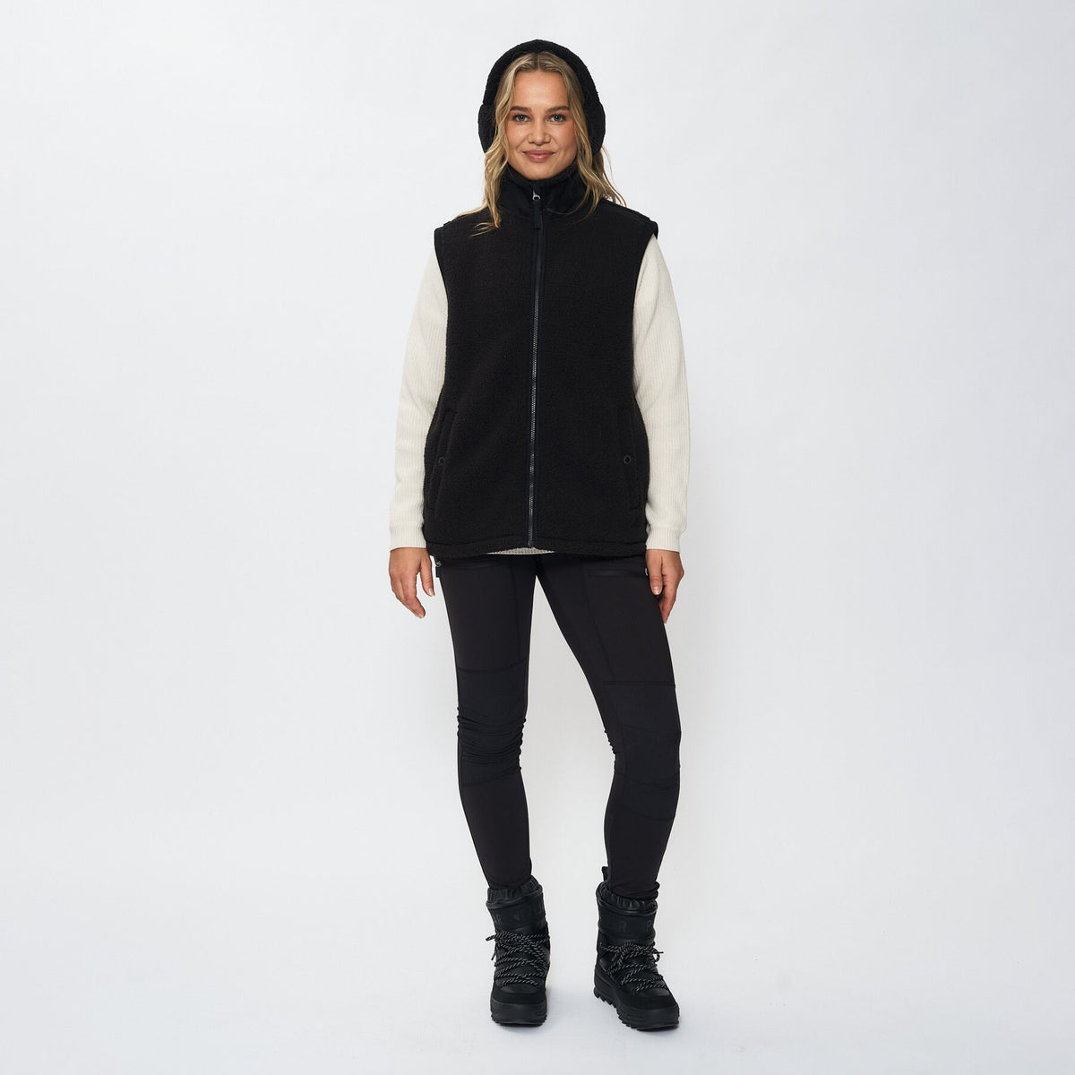 Una – Black