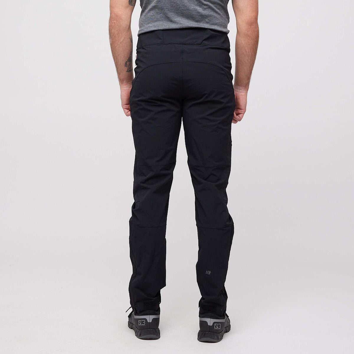Larstinden – Black