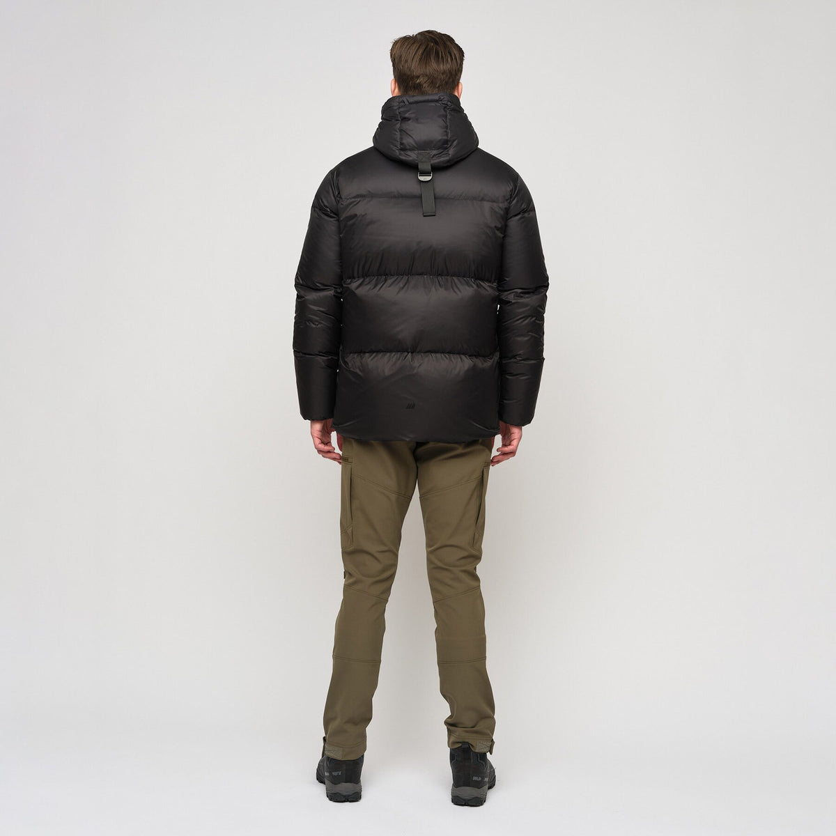 Ustetind – Black
