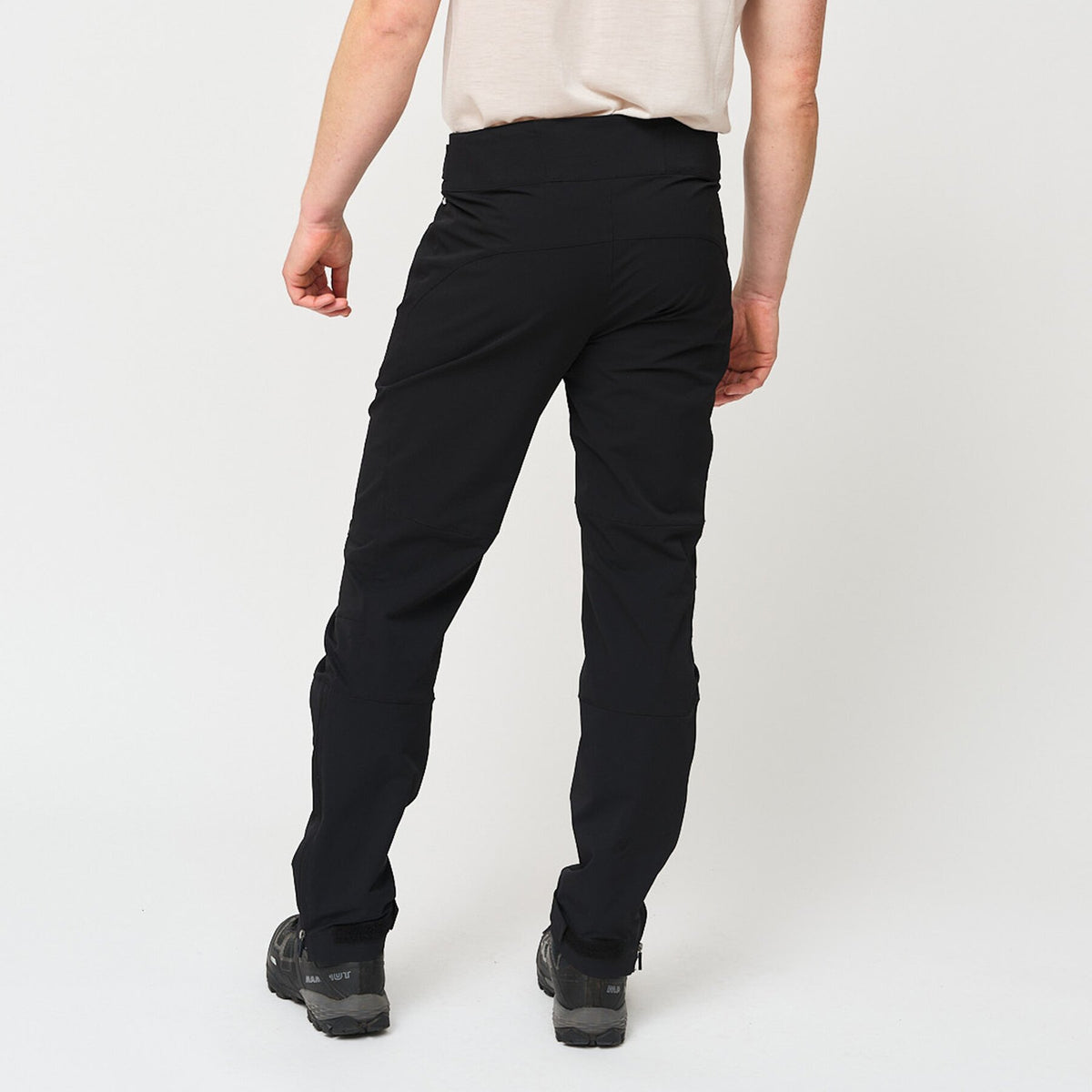 Larstinden – Black