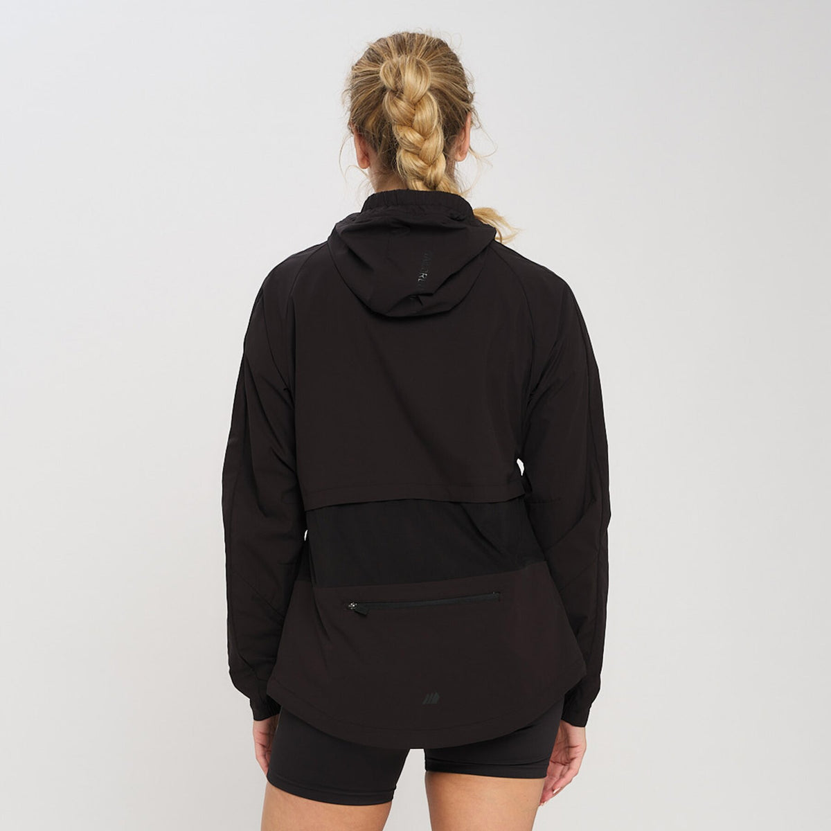 Aukra – Black
