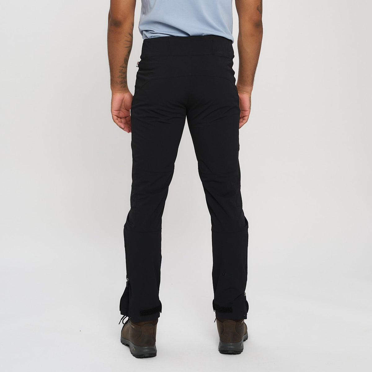 Larstinden – Black