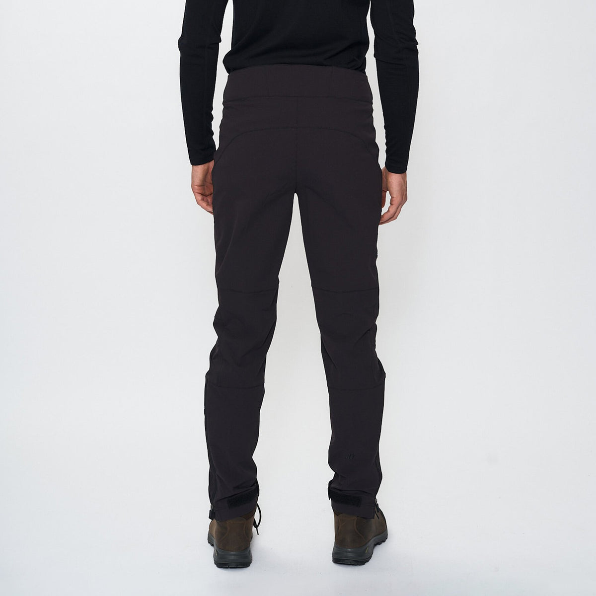 Larstinden – Black