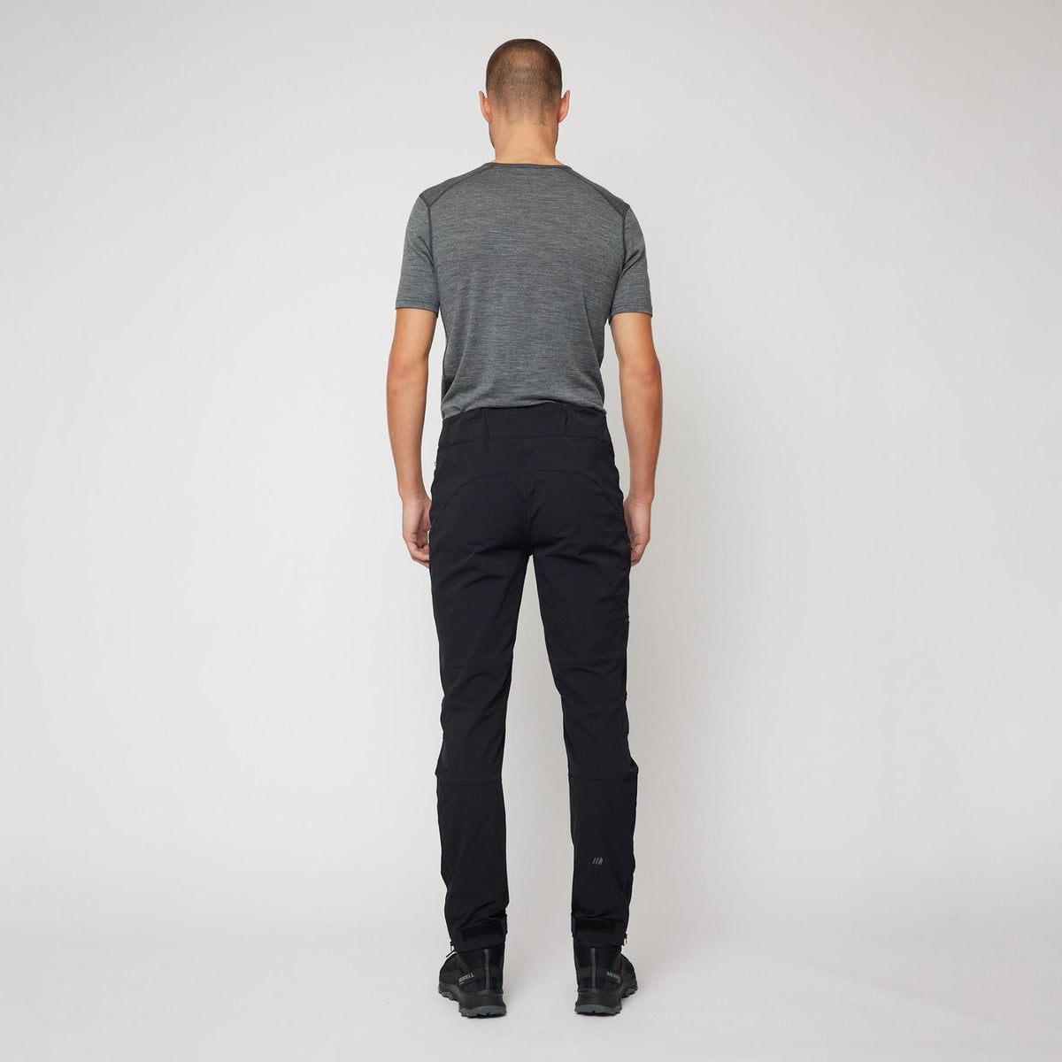 Larstinden – Black