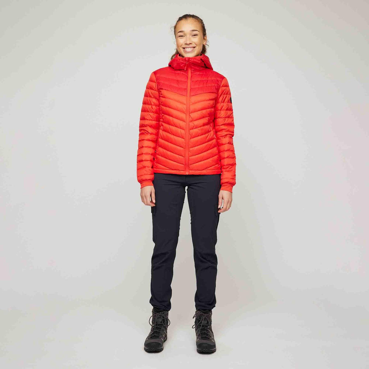 Sølvøyna – Poppy Red