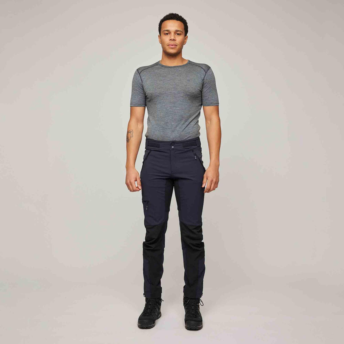 Larstinden – Dark Navy