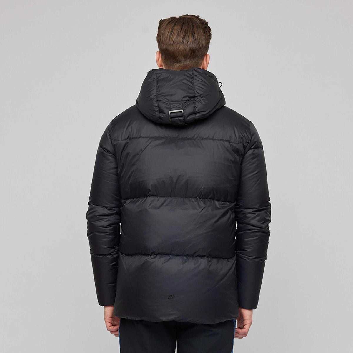 Ustetind – Black