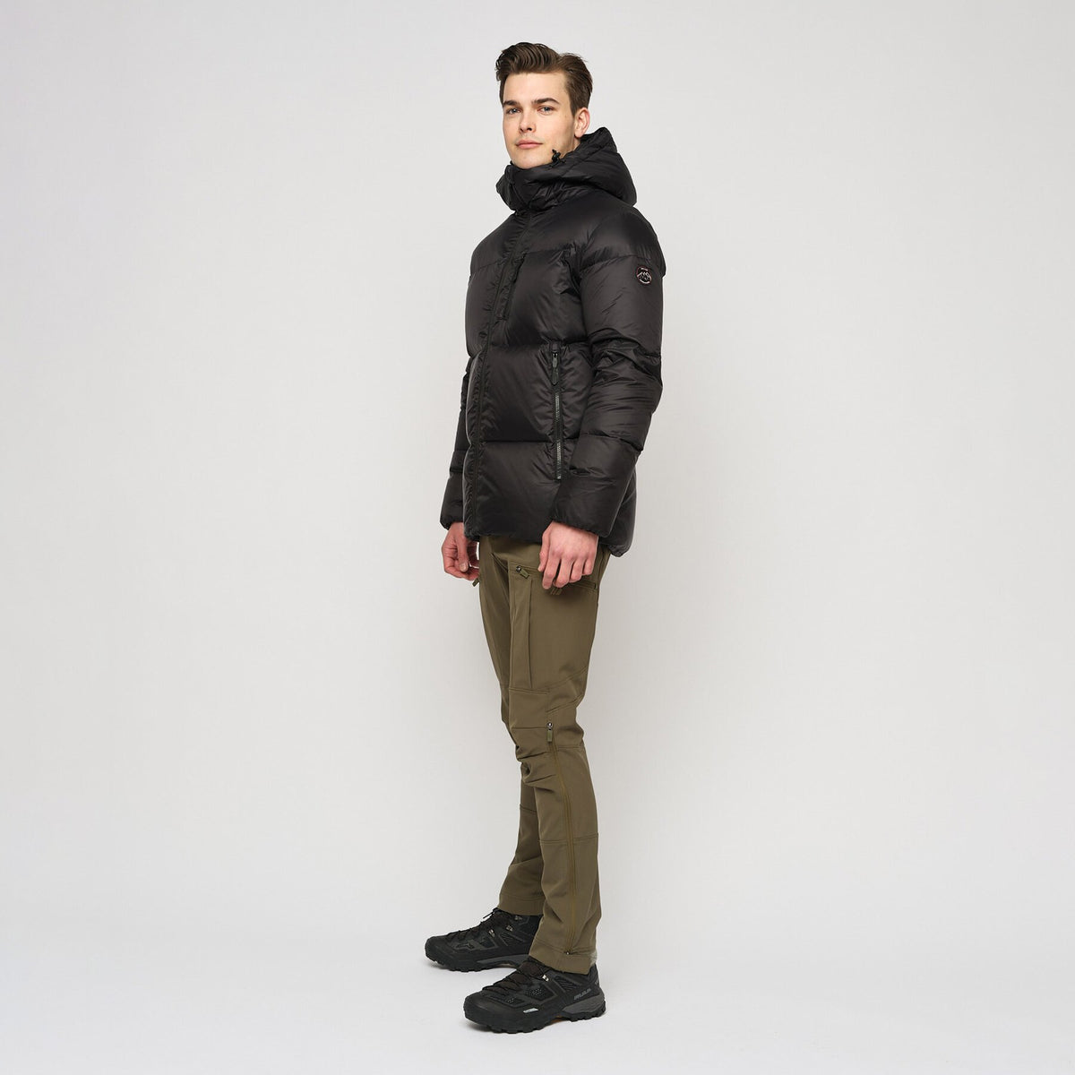 Ustetind – Black