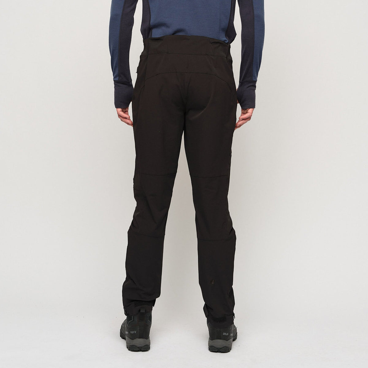 Larstinden – Black