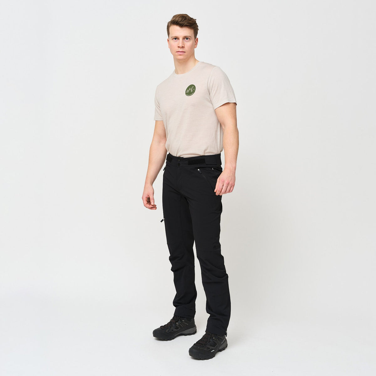 Larstinden – Black
