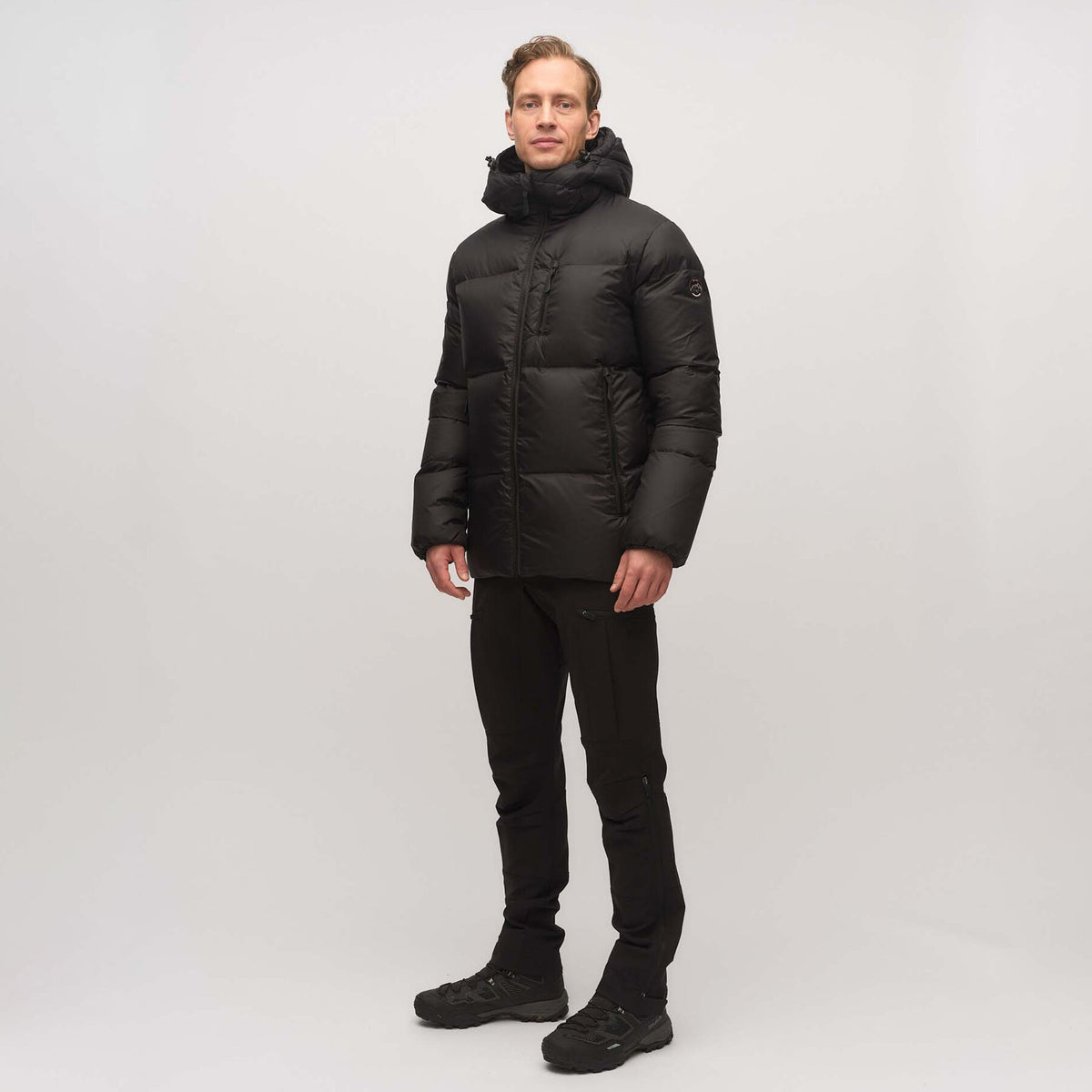 Ustetind – Black