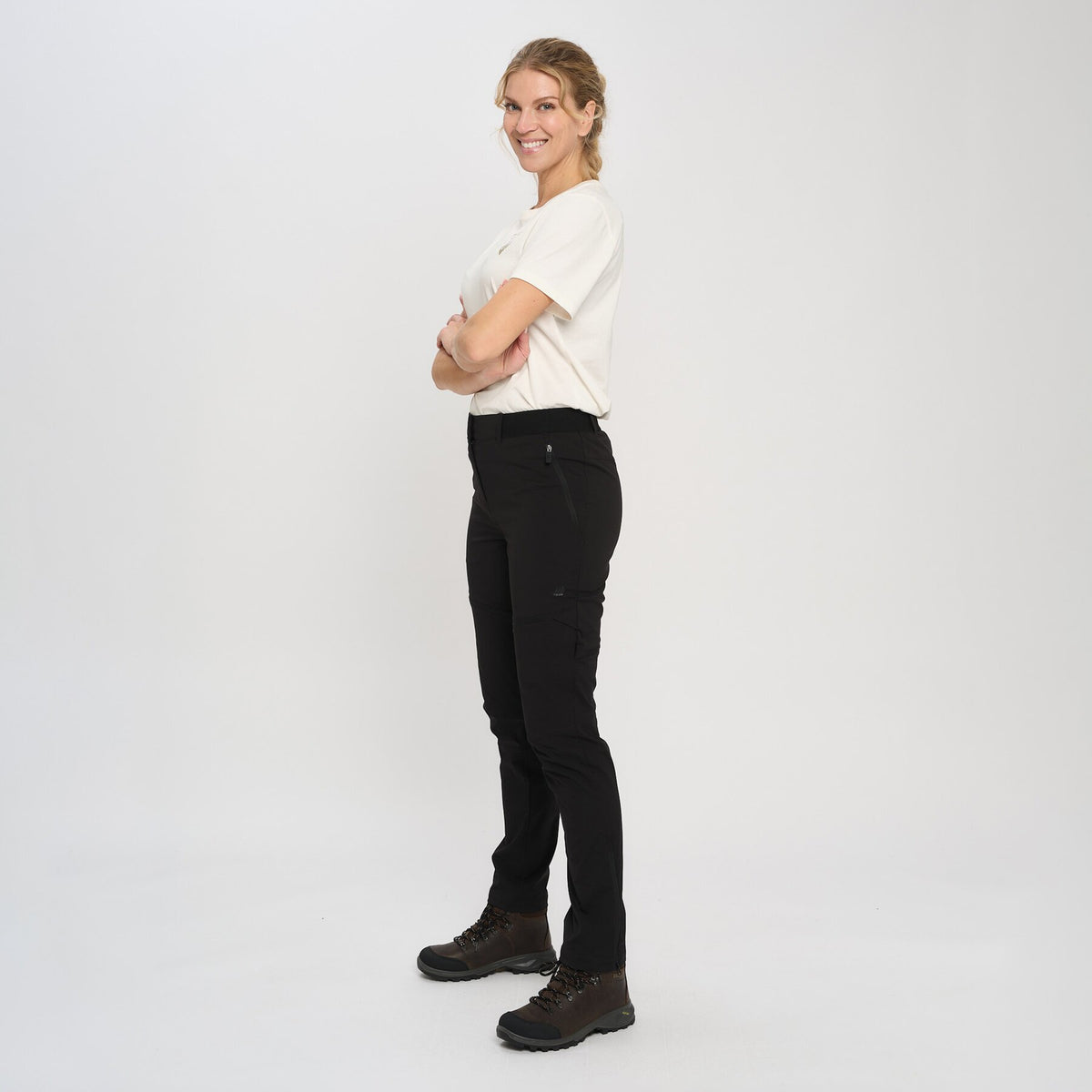 Husnes – Black