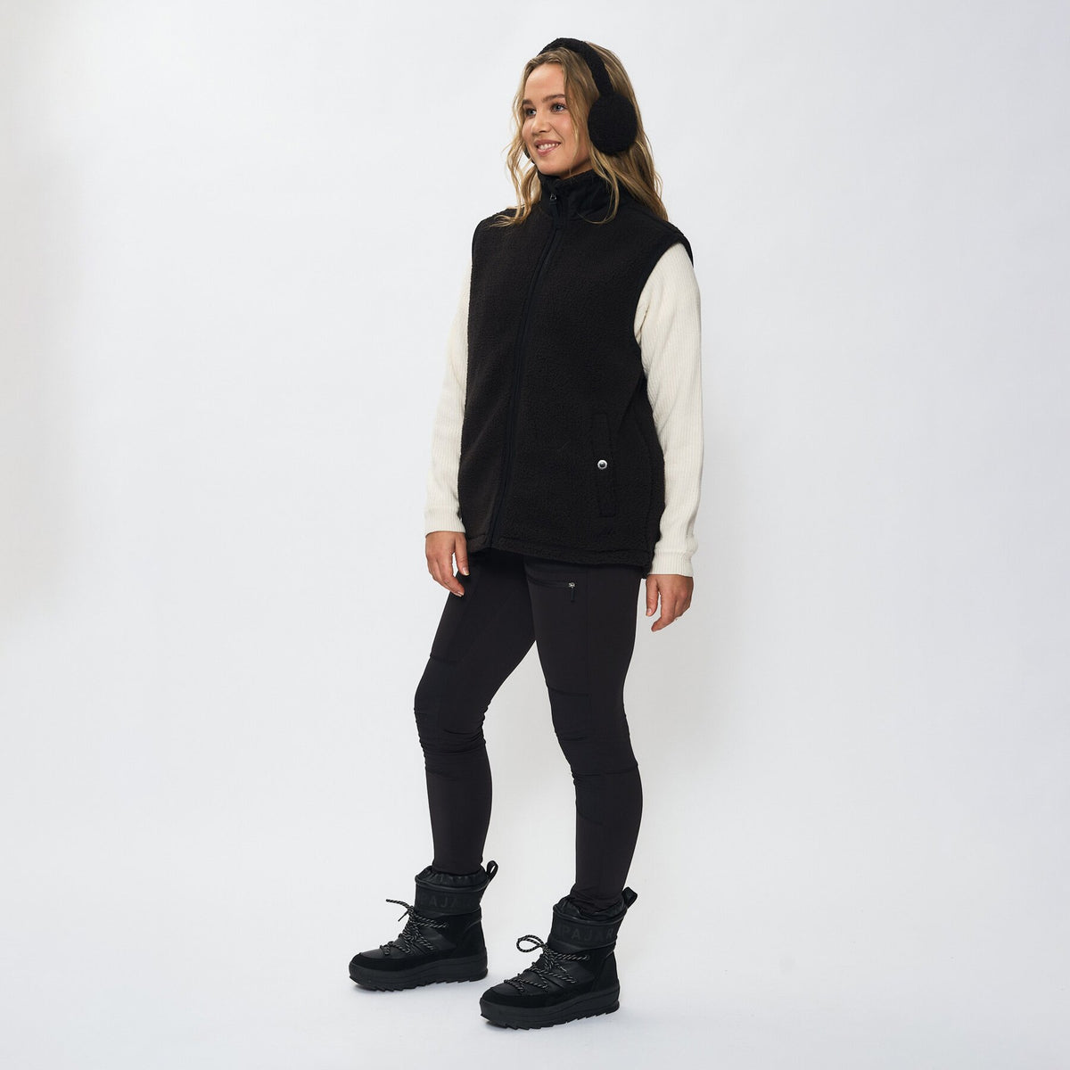 Una – Black