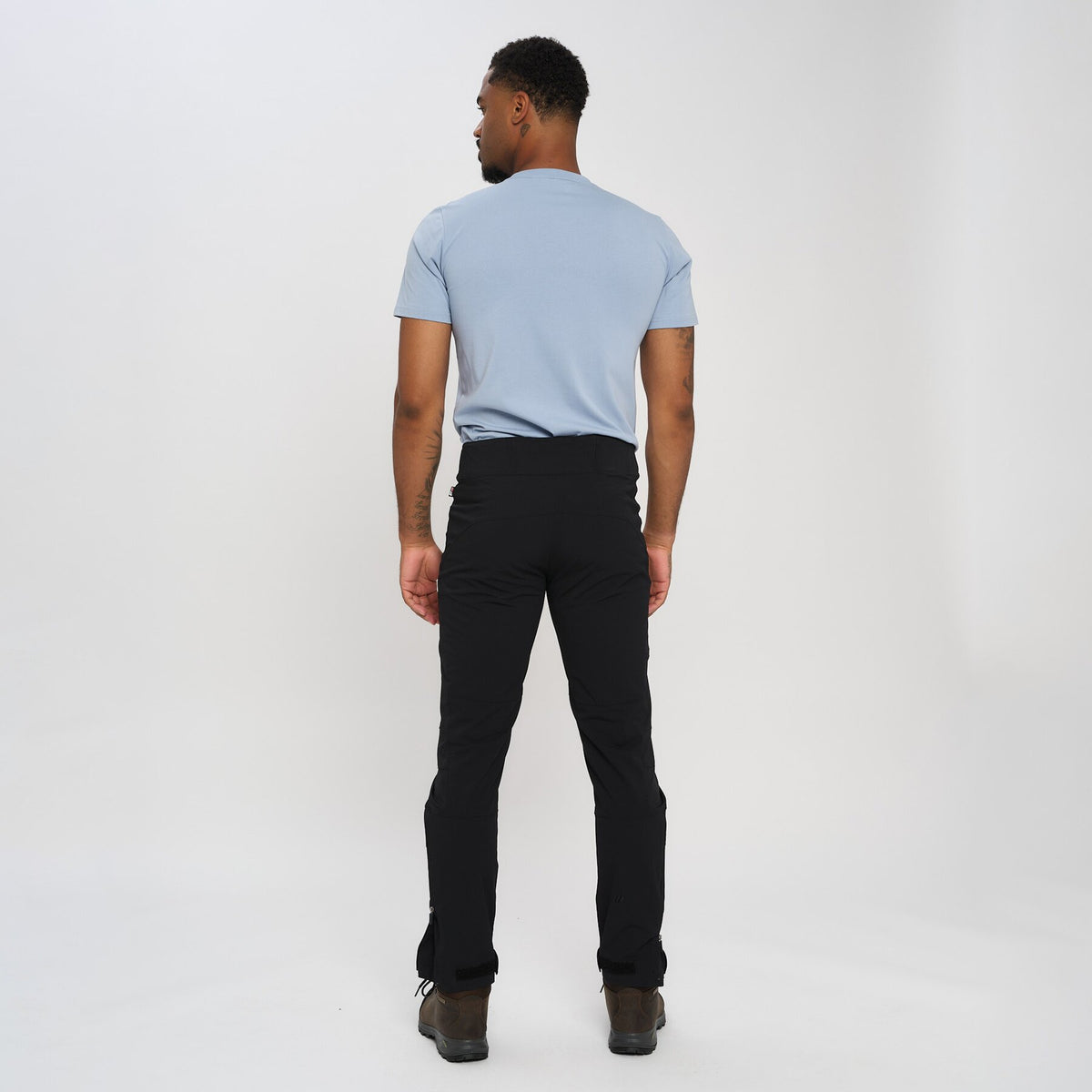 Larstinden – Black