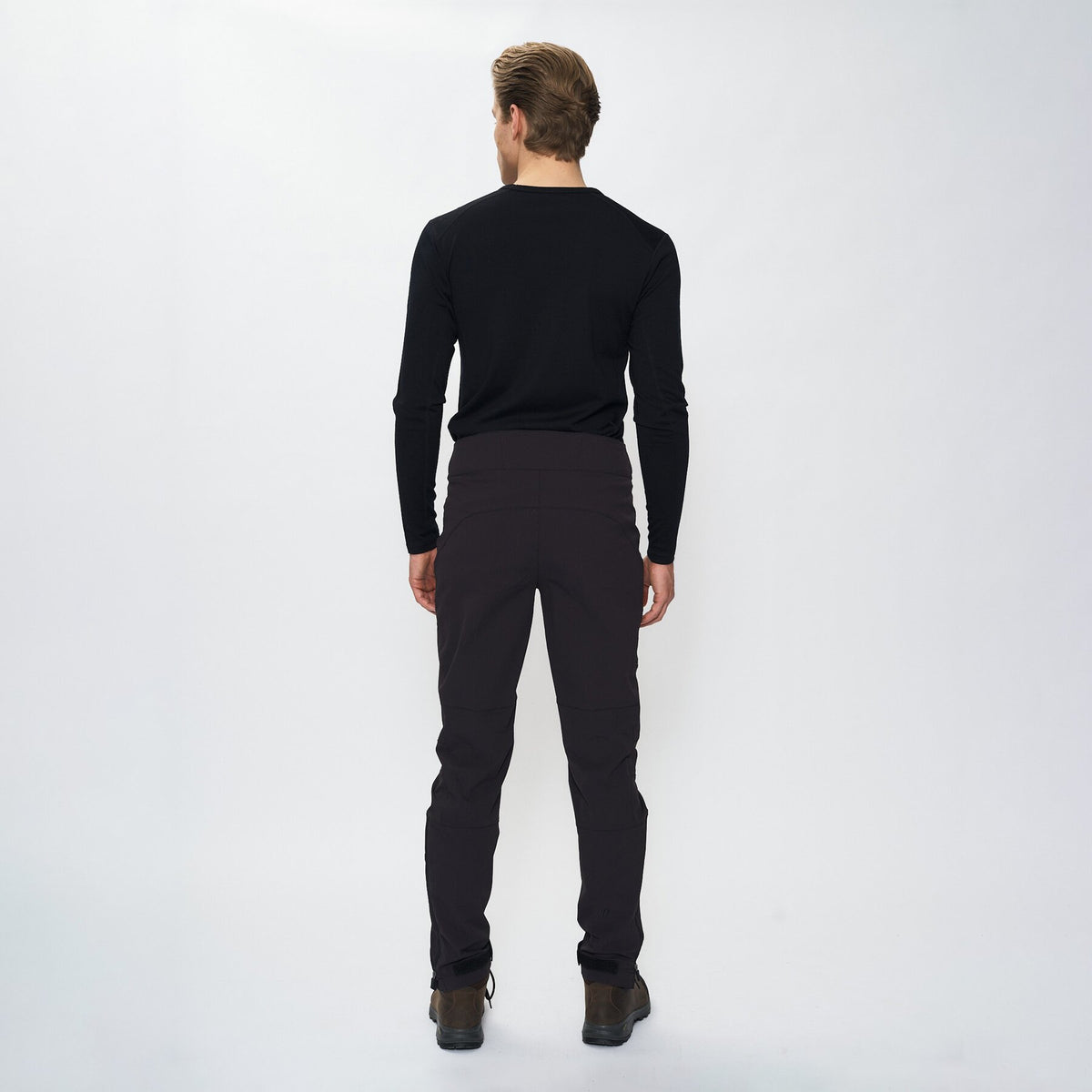 Larstinden – Black