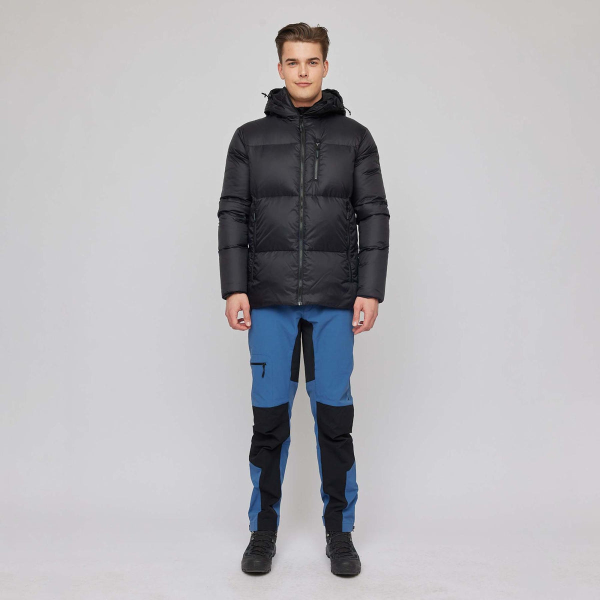 Ustetind – Black