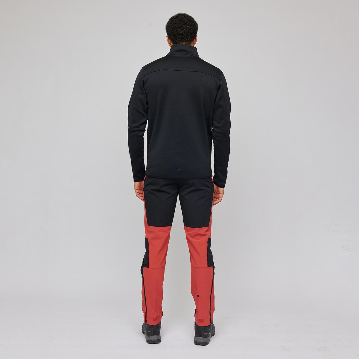 Kvam – Black