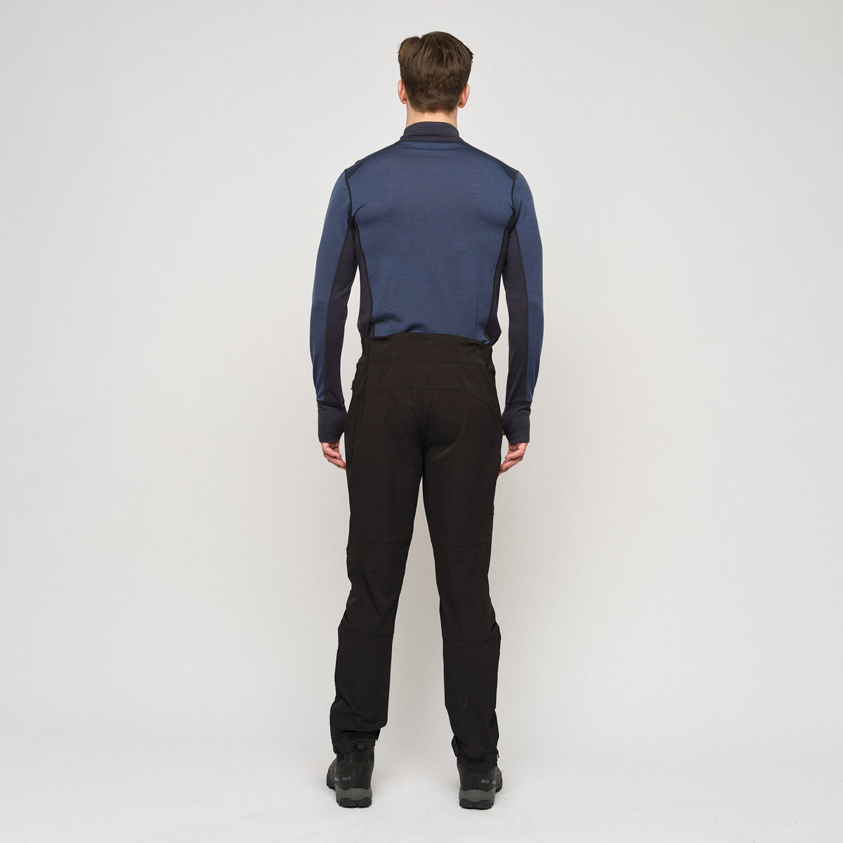 Larstinden – Black