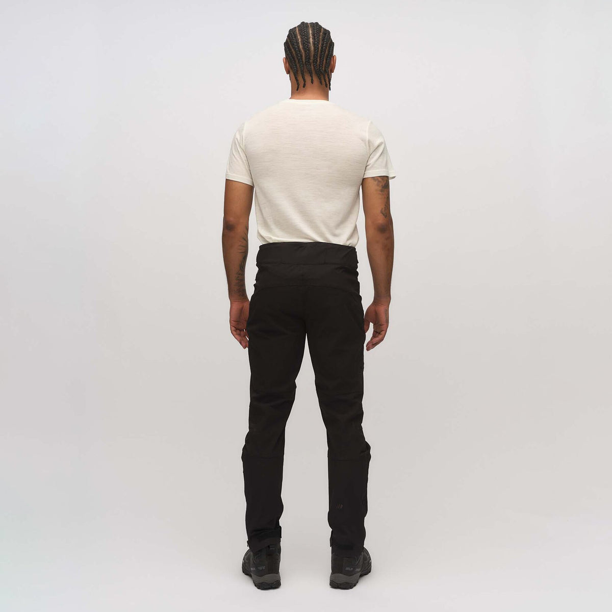 Larstinden – Black