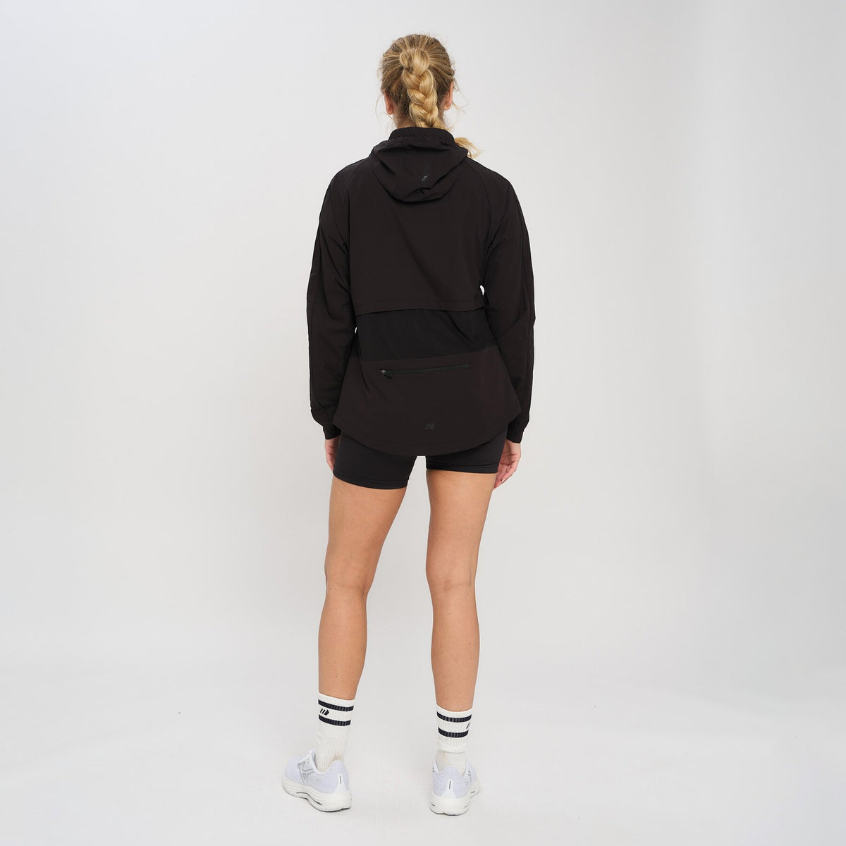 Aukra – Black