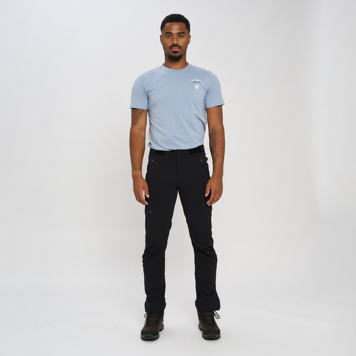 Larstinden – Black