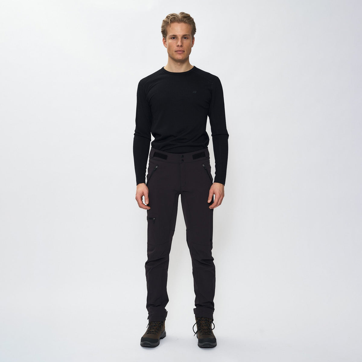 Larstinden – Black