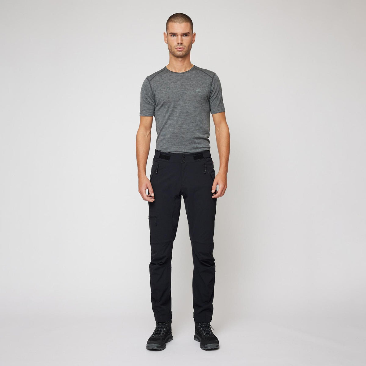 Larstinden – Black