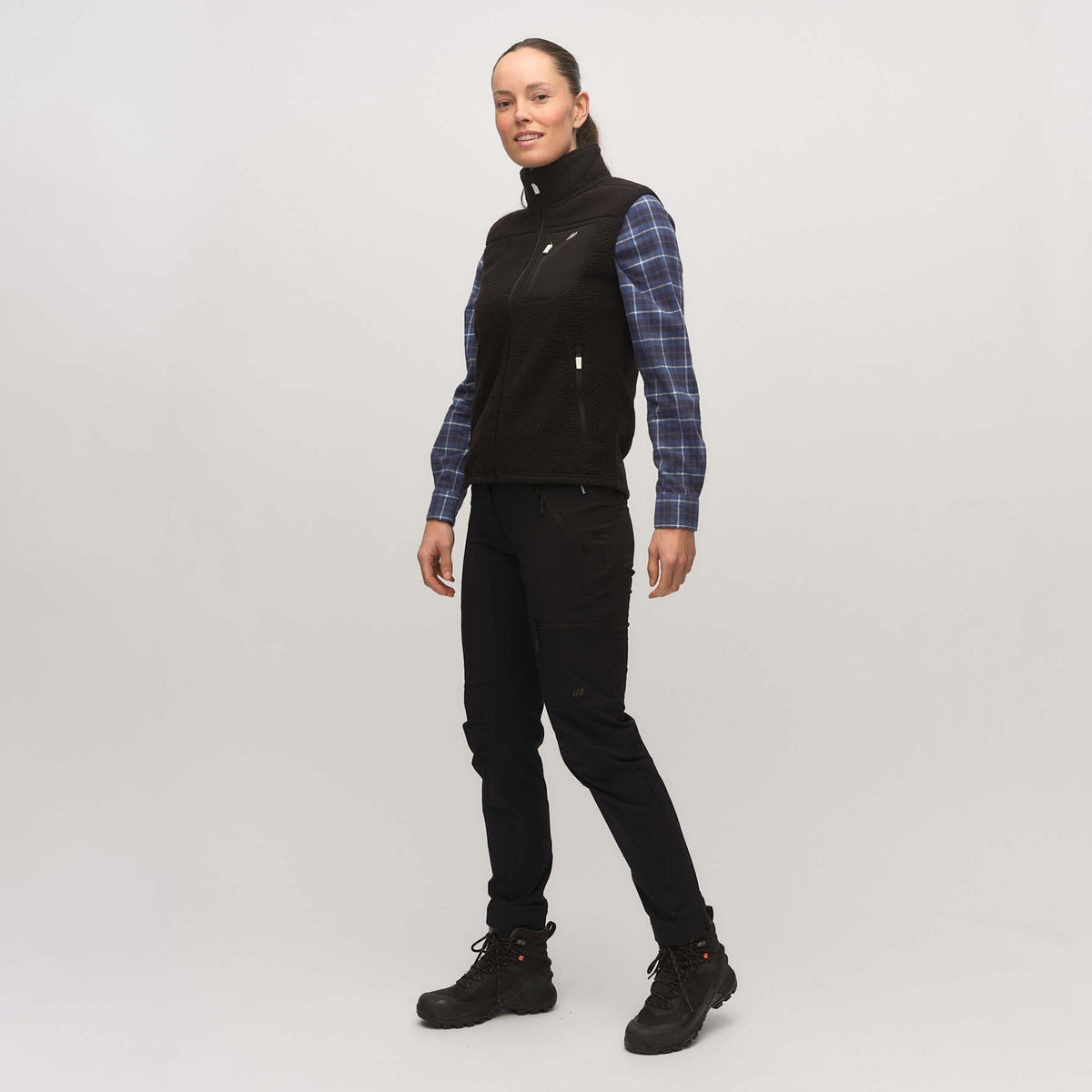 Staurinibba – Black
