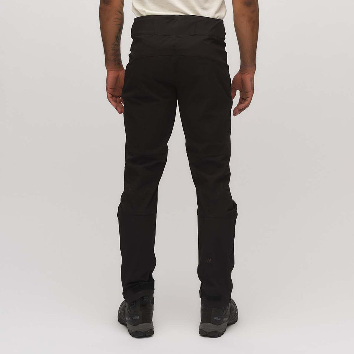Larstinden – Black