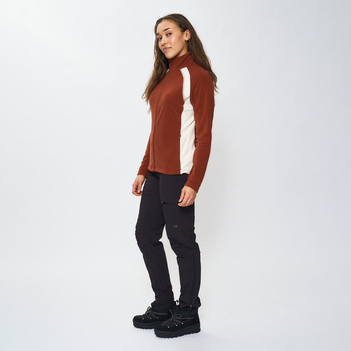 Tinnhølen – Brandy Brown