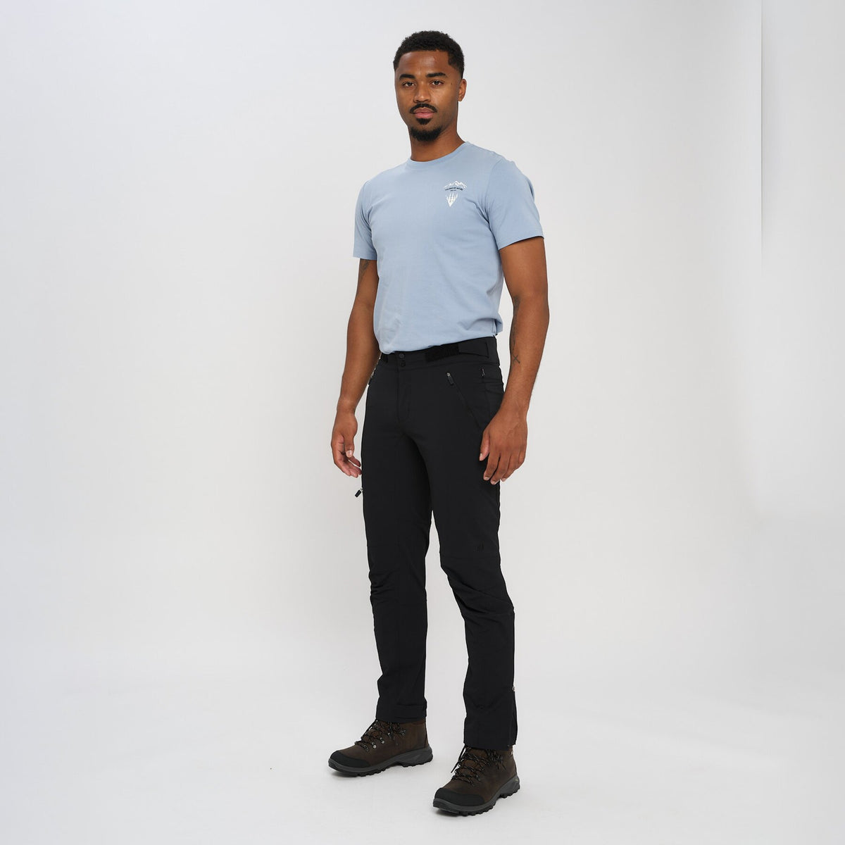 Larstinden – Black