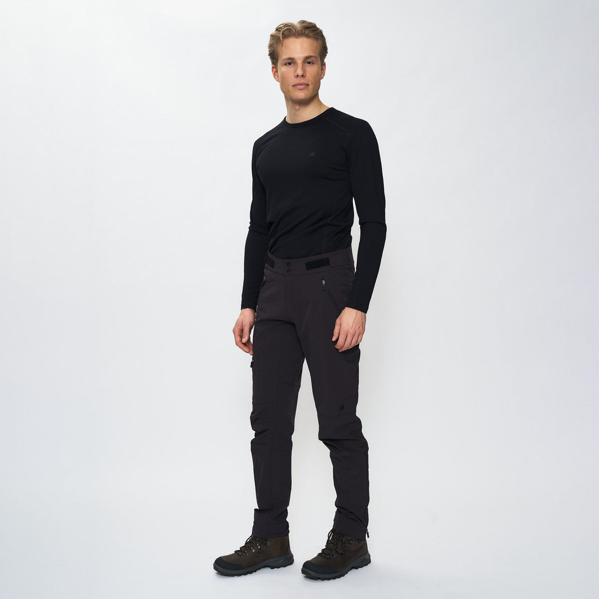 Larstinden – Black