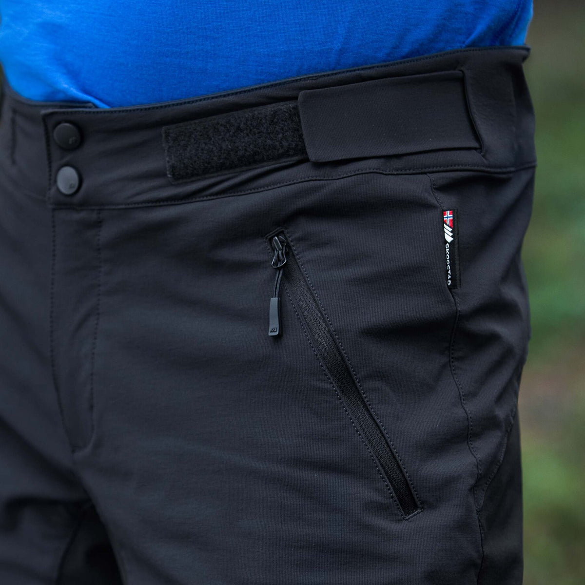 Larstinden – Black