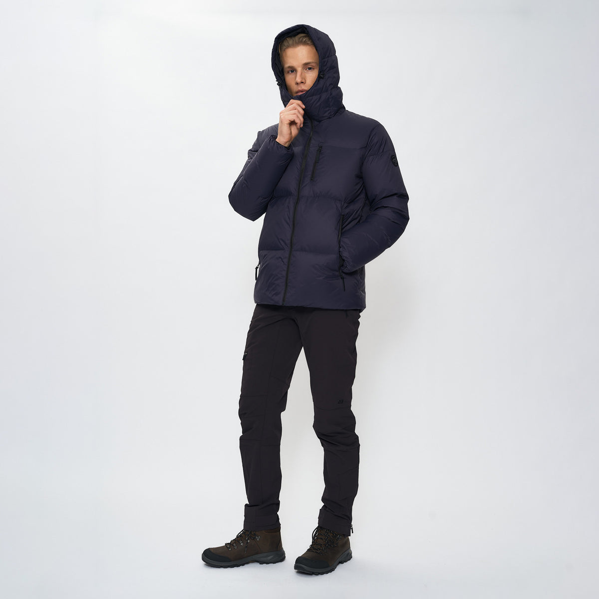 Ustetind – Parisian Night
