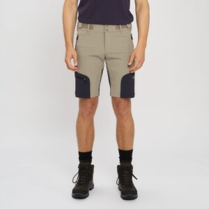 M Saksi, turshorts