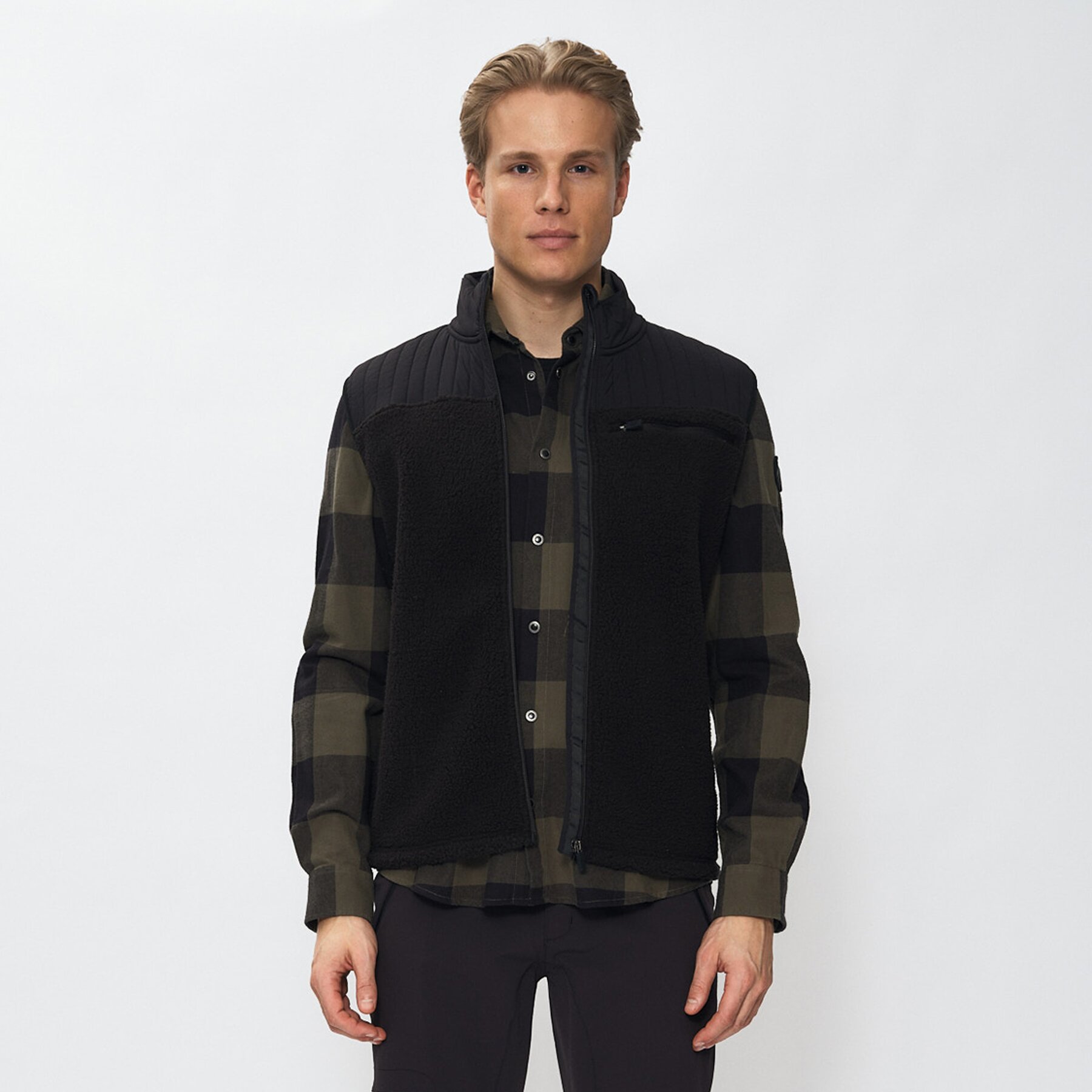 M Torpo, vest
